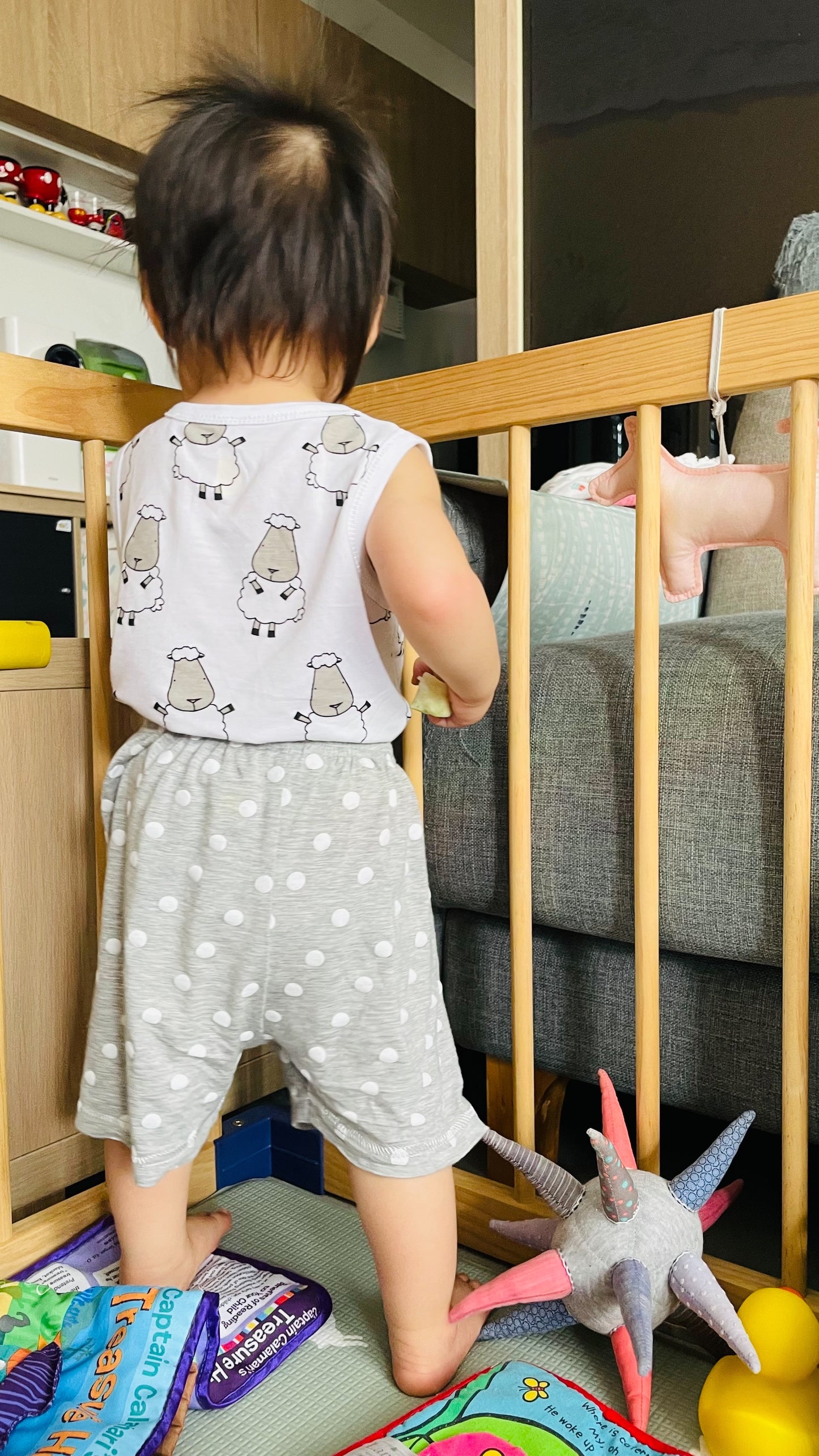 幼童灰色波點短褲